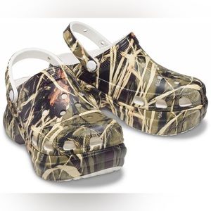 Crocs Classic Bae Platform Clog in Real Tree Camo 8 WIDE